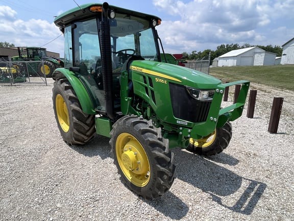 Main image John Deere 5055E