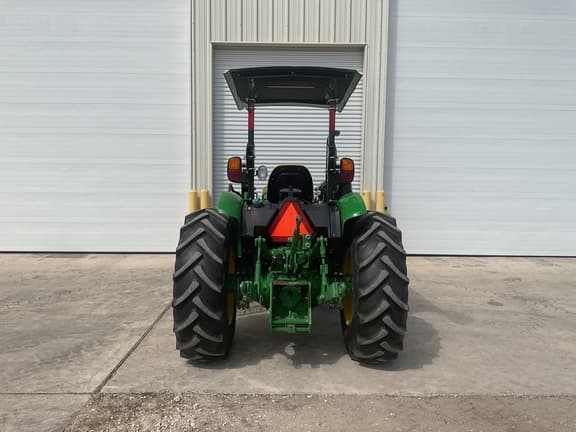 Image of John Deere 5055E equipment image 4