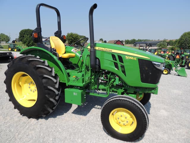 Image of John Deere 5055E equipment image 2