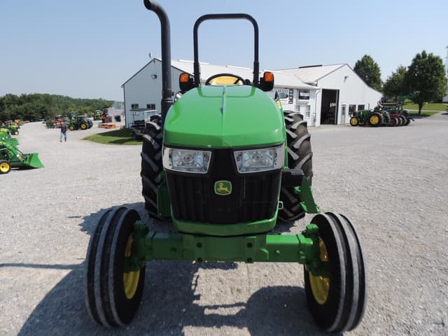 Image of John Deere 5055E equipment image 4