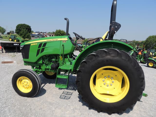 Image of John Deere 5055E equipment image 1