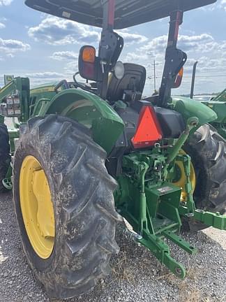 Image of John Deere 5055E equipment image 4