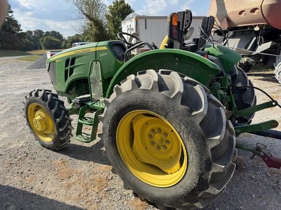 Image of John Deere 5055E equipment image 4