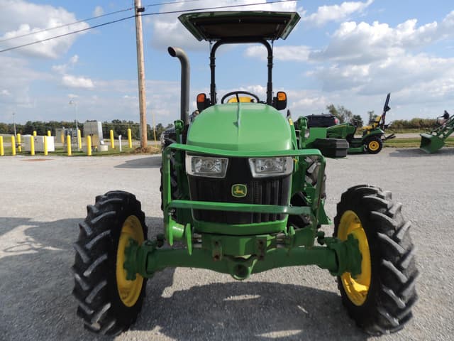 Image of John Deere 5055E equipment image 4