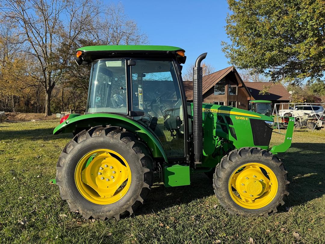 Image of John Deere 5055E Primary image