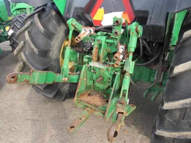 Image of John Deere 5055E equipment image 3