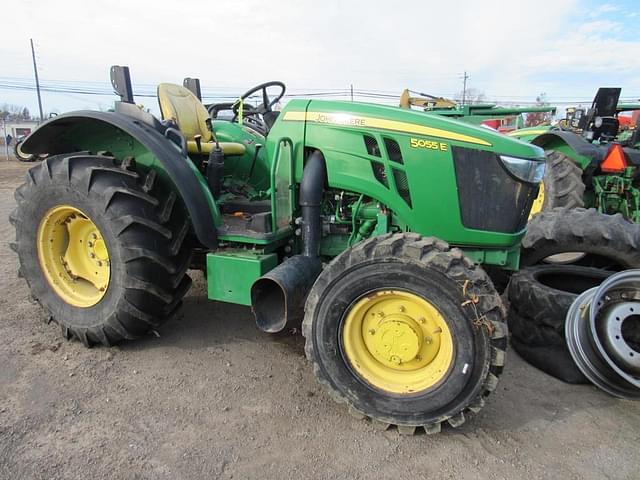 Image of John Deere 5055E equipment image 4