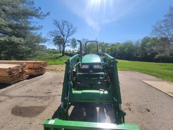 Image of John Deere 5055E equipment image 4