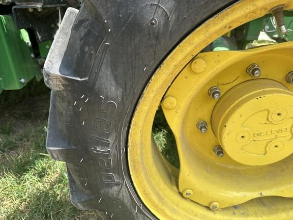 Image of John Deere 5055E equipment image 3
