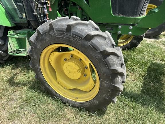 Image of John Deere 5055E equipment image 1