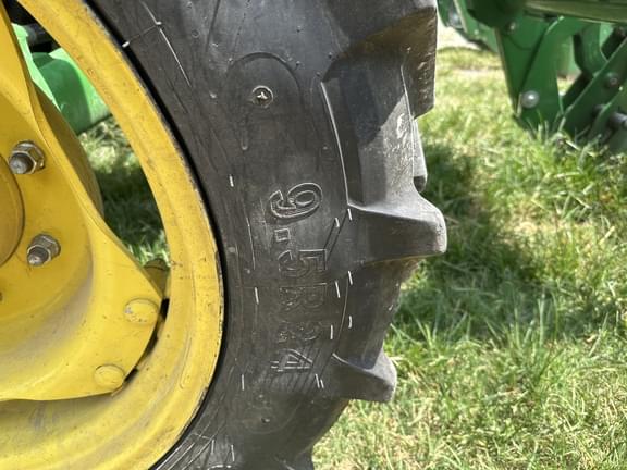 Image of John Deere 5055E equipment image 4