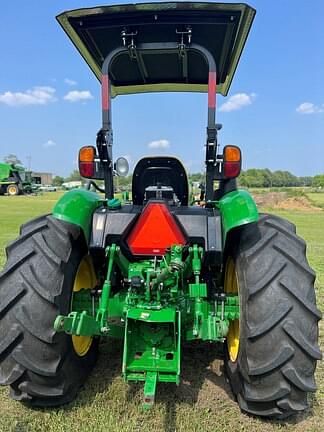 Image of John Deere 5055E equipment image 3