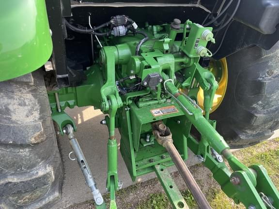 Image of John Deere 5055E equipment image 1