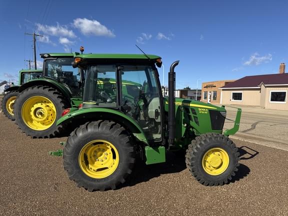 Image of John Deere 5055E equipment image 3