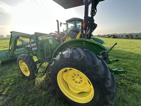 Image of John Deere 5055E equipment image 1