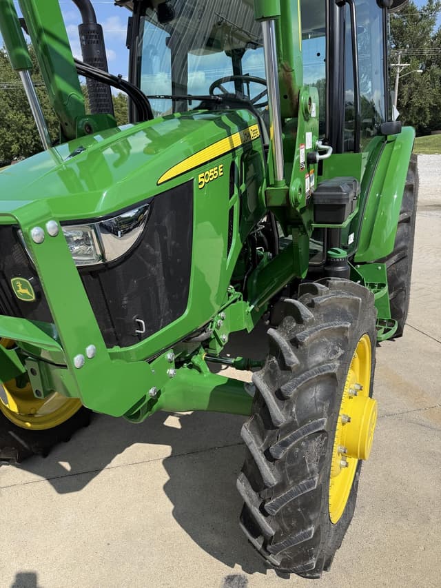 Image of John Deere 5055E equipment image 4