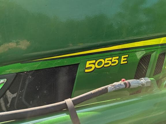 Image of John Deere 5055E equipment image 4