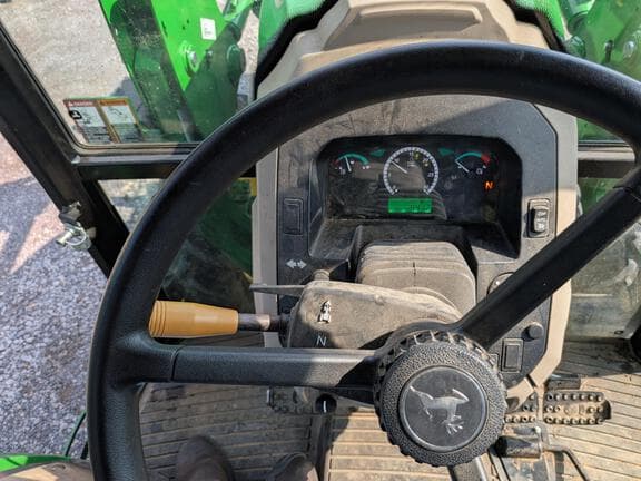 Image of John Deere 5055E equipment image 3