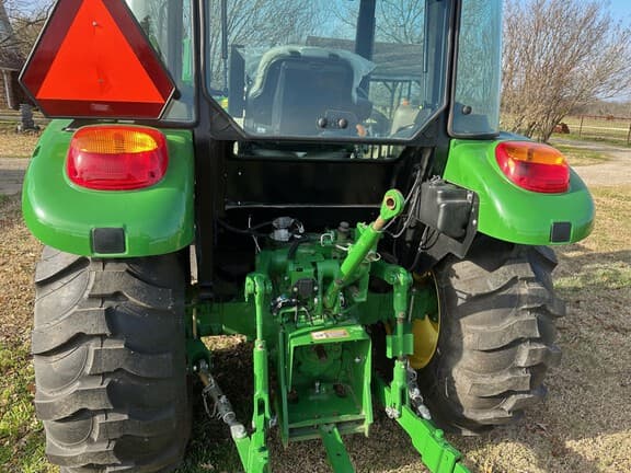 Image of John Deere 5055E equipment image 4