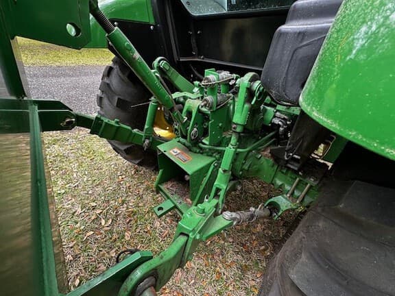 Image of John Deere 5055E equipment image 4