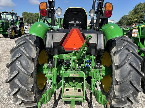 Image of John Deere 5055E equipment image 4