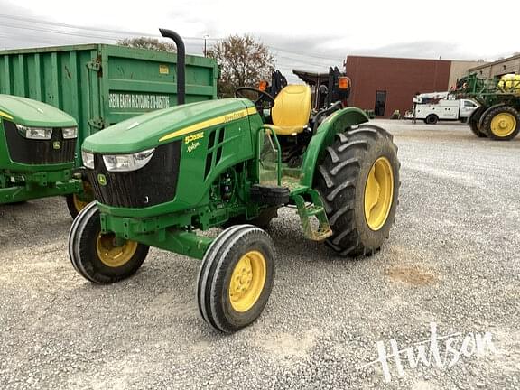 Image of John Deere 5055E equipment image 1