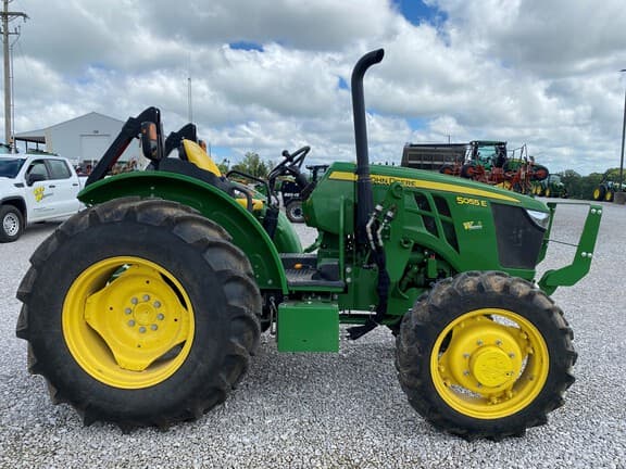 Image of John Deere 5055E equipment image 4