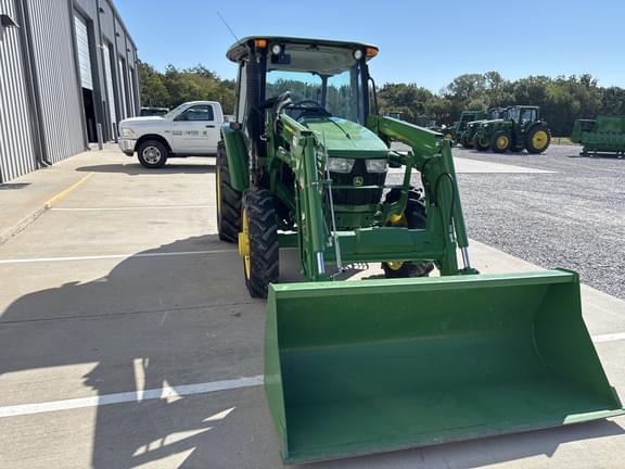 Image of John Deere 5055E equipment image 4