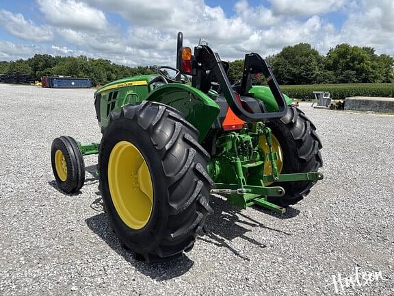 Image of John Deere 5065E equipment image 3