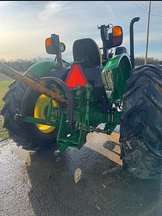 Image of John Deere 5065E equipment image 4