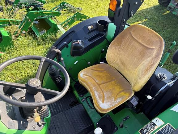 Image of John Deere 5065E equipment image 3