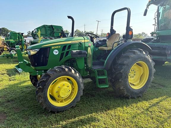 Image of John Deere 5065E equipment image 1