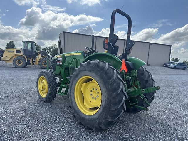 Image of John Deere 5065E equipment image 4