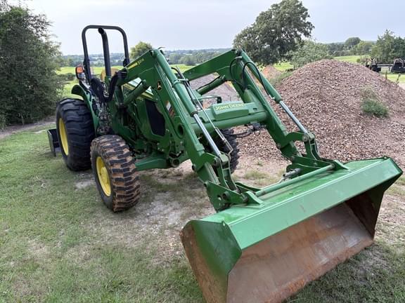 Image of John Deere 5065E equipment image 3