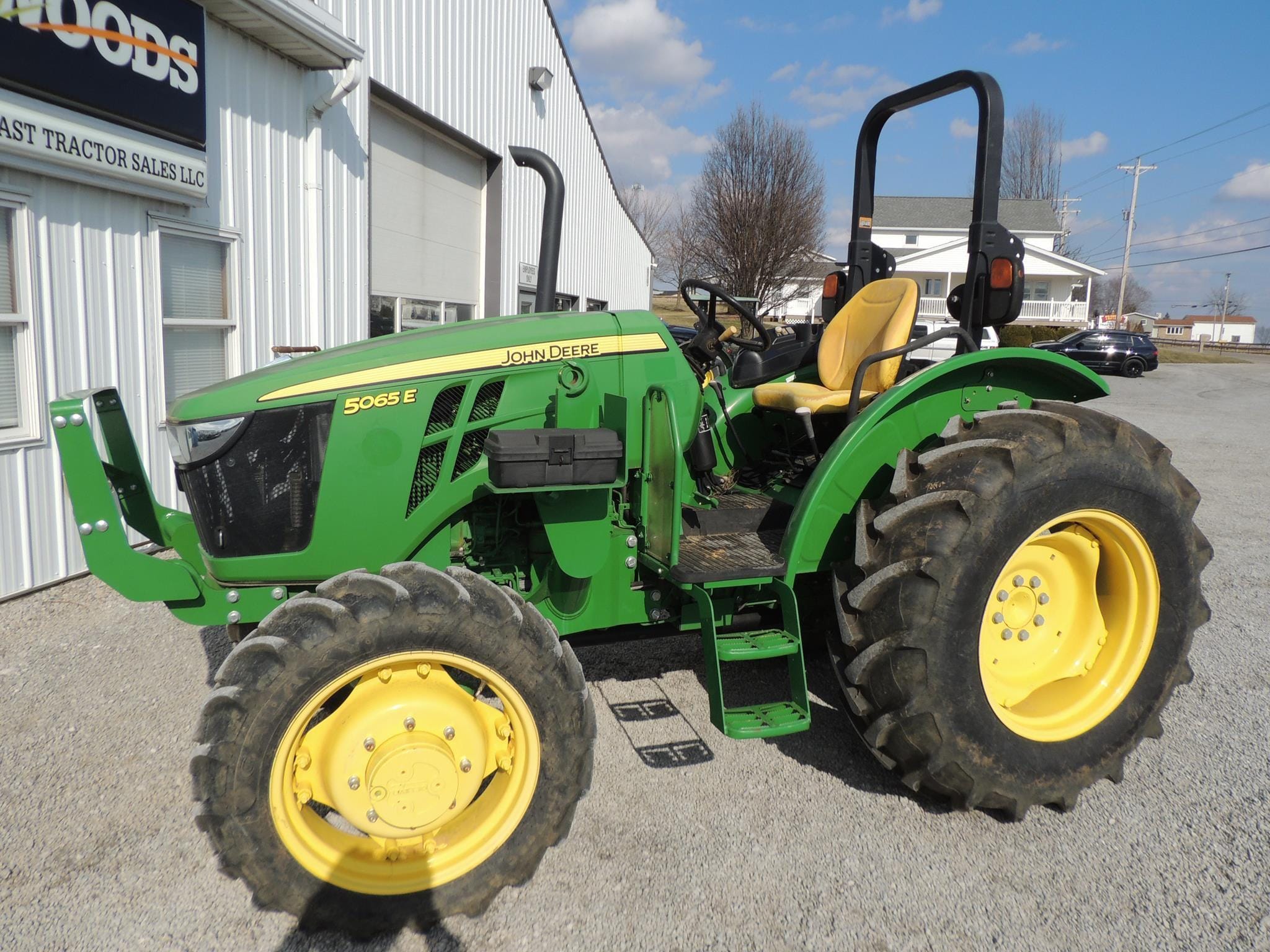 2021 John Deere 5065E Equipment Image0