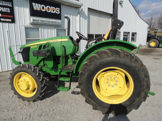 Image of John Deere 5065E equipment image 1