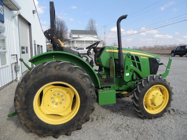 Image of John Deere 5065E equipment image 3