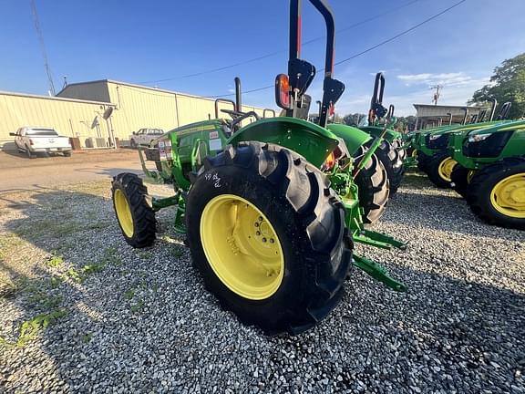 Image of John Deere 5065E equipment image 3