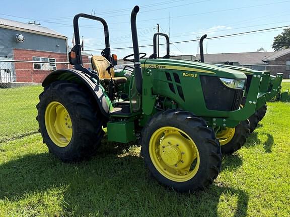 Image of John Deere 5065E equipment image 2