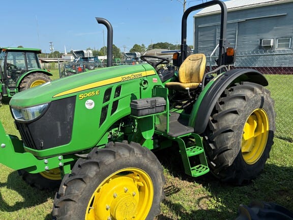 2021 John Deere 5065E Equipment Image0