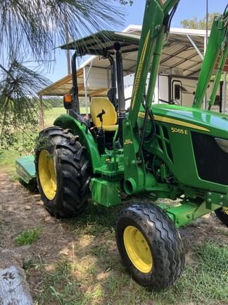 Image of John Deere 5065E equipment image 4
