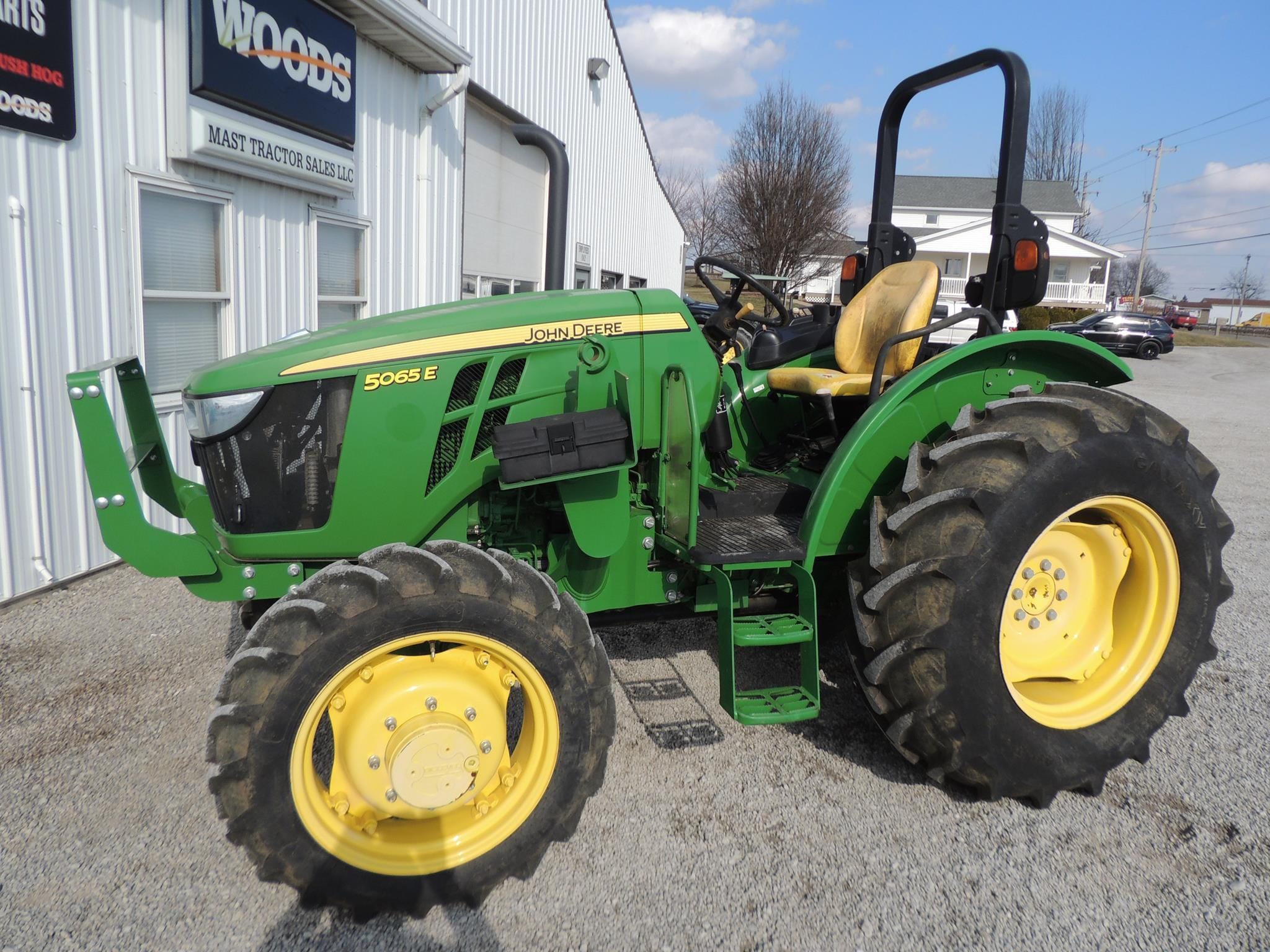 2021 John Deere 5065E Equipment Image0