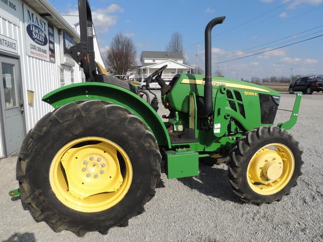 Image of John Deere 5065E equipment image 3