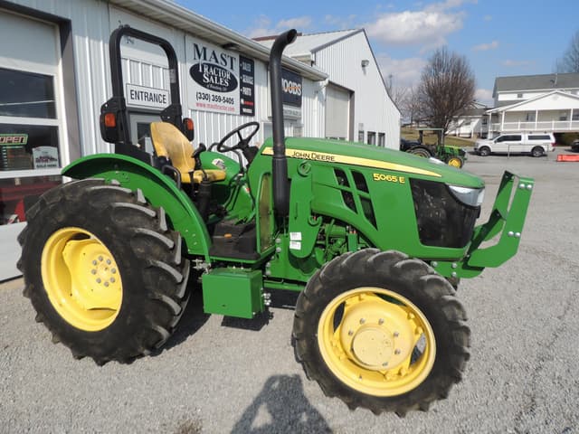 Image of John Deere 5065E equipment image 2
