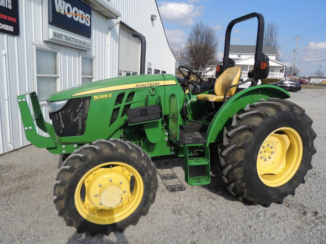 Image of John Deere 5065E Primary image