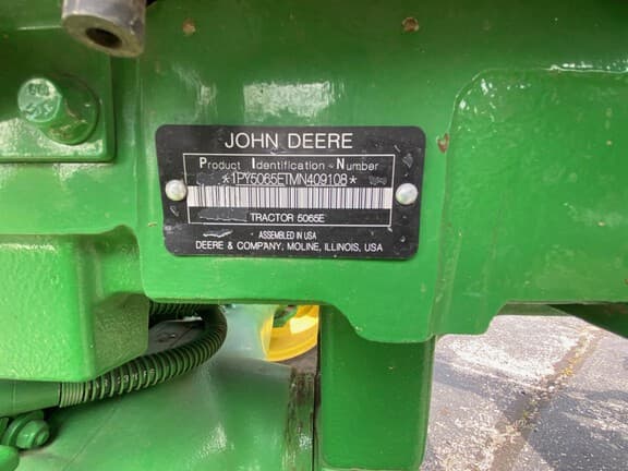 Image of John Deere 5065E equipment image 4
