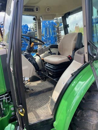 Image of John Deere 5065E equipment image 3