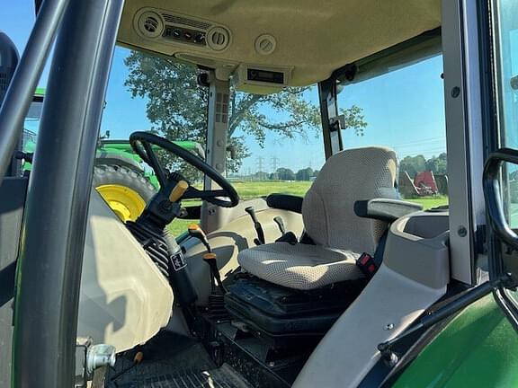 Image of John Deere 5065E equipment image 4