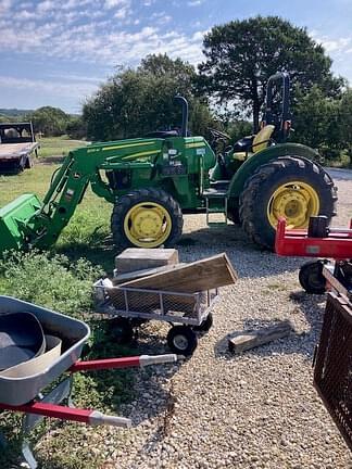 Image of John Deere 5065E equipment image 3