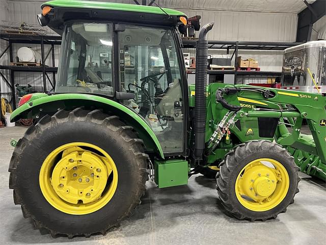 Image of John Deere 5065E equipment image 3